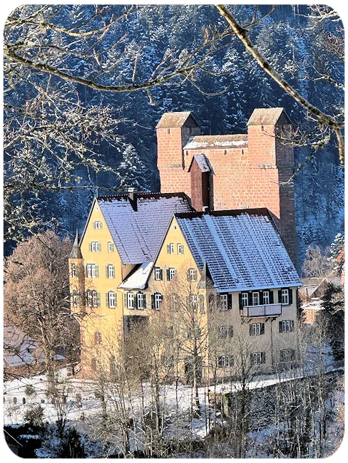 Nur 12 min vom Duftkeller, Wildberg, ist das Bernecker Schloss. Unterhalb des Schlosses lädt eine gute Gastronomie und ein kleiner See zum Verweilen und Geniesen ein.