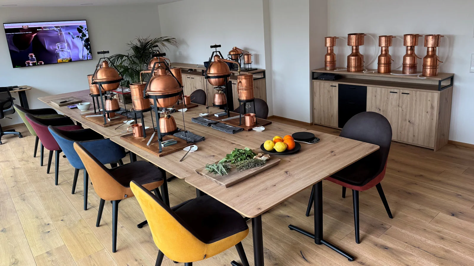 Beim Destillation Workshop in der Event-Destille entstehen aus Botanicals einzigartige Düfte und Spirituosen.